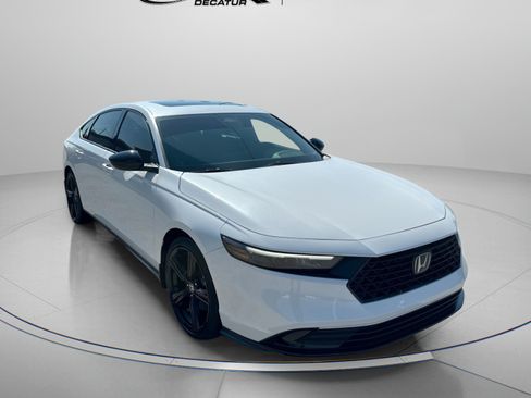 Used 2023 Honda Accord Sport image 2