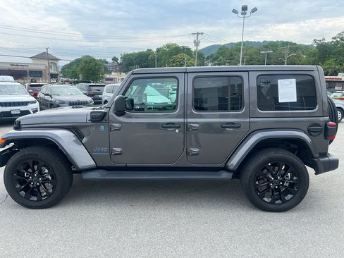 Used 2025 Jeep Wrangler Unlimited Sahara AWD/4WD image 7