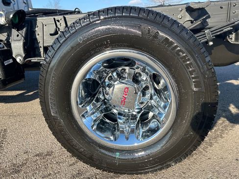New 2026 GMC Sierra 3500 SLE w/ SLE Convenience Package image 39