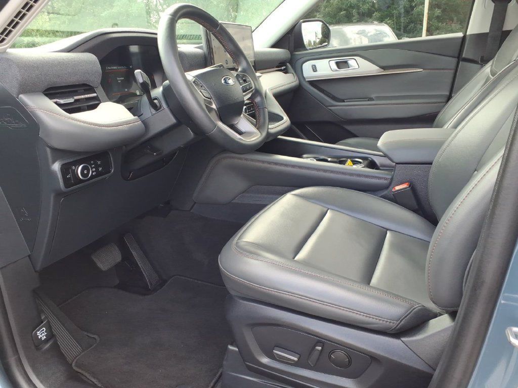 Used 2025 Ford Explorer Active w/ Active Comfort Package AWD/4WD image 15