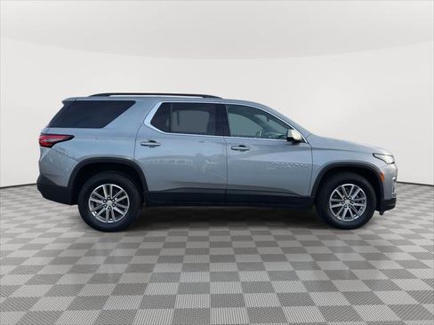 Used 2023 Chevrolet Traverse LT w/ Rear Camera Mirror Package image 4