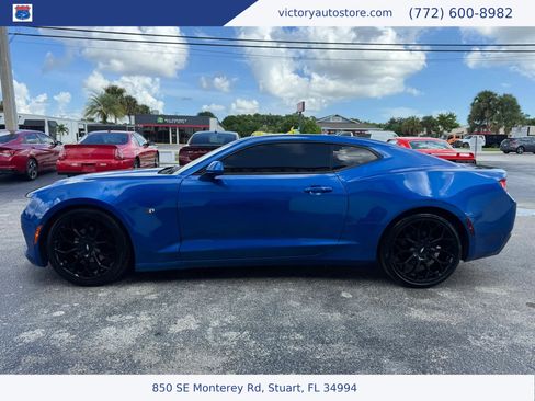 Used 2018 Chevrolet Camaro LT RWD image 4
