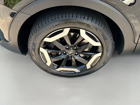 Used 2024 Kia Telluride EX w/ EX Captain's Chair Package FWD image 33