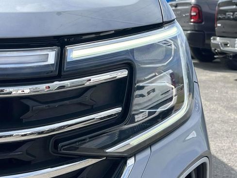 Used 2025 Volkswagen Atlas SE image 9