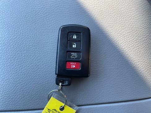 Used 2016 Toyota Highlander Limited image 28