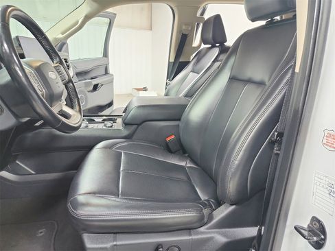 Used 2024 Ford Expedition XLT image 19