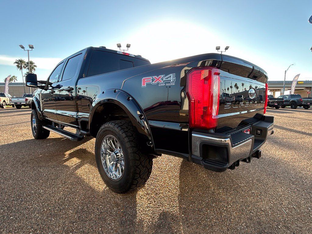 Used 2024 Ford F250 XLT w/ FX4 Off-Road Package AWD/4WD image 3