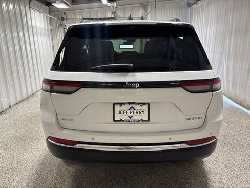 Used 2023 Jeep Grand Cherokee Limited w/ Luxury Tech Group II AWD/4WD image 4