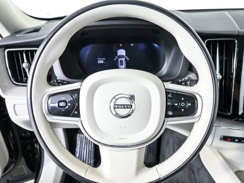 Used 2023 Volvo XC60 B5 Ultimate w/ Climate Package FWD image 11