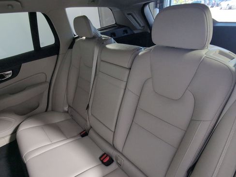 Used 2022 Volvo V60 T5 Cross Country w/ Advanced Package image 28