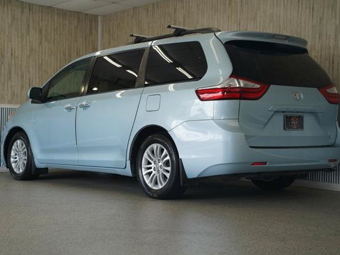 Used 2015 Toyota Sienna XLE FWD image 7