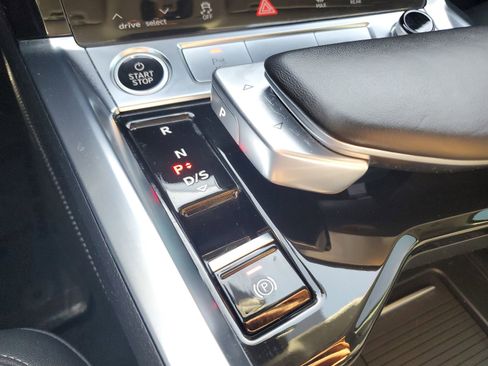 Used 2024 Audi Q8 e-tron Premium Plus w/ Premium Plus Package image 27