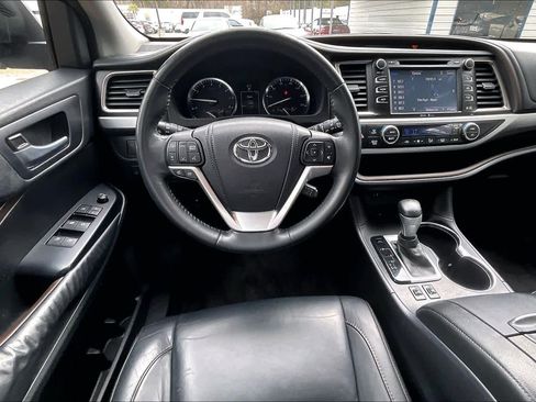 Used 2015 Toyota Highlander XLE image 6