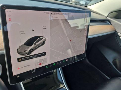 Used 2018 Tesla Model 3 Long Range RWD image 17