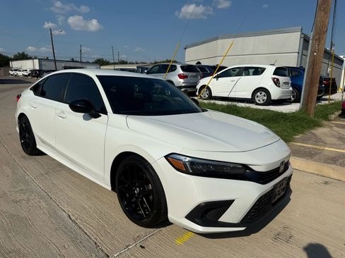 Used 2023 Honda Civic Sport image 8