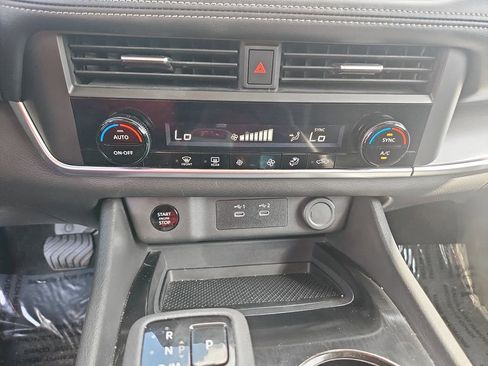 Used 2024 Nissan Rogue SV FWD image 26