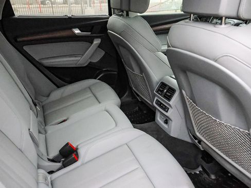 Used 2022 Audi Q5 e Prestige w/ Prestige Package image 21
