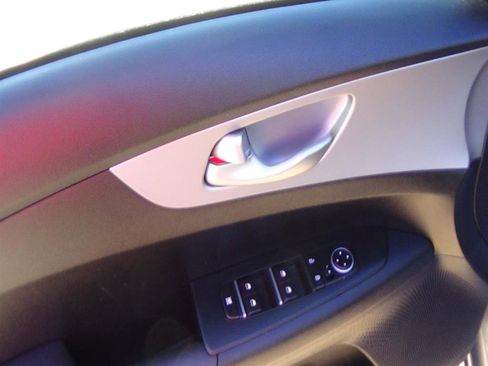 Used 2024 Kia Forte LXS image 13