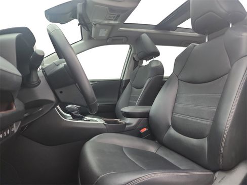 Used 2022 Toyota RAV4 Limited image 10
