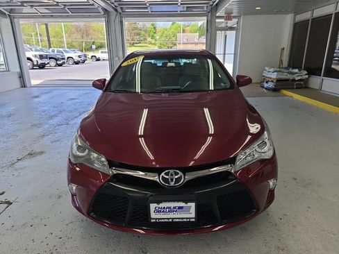 Used 2015 Toyota Camry SE w/ Moonroof Package image 8