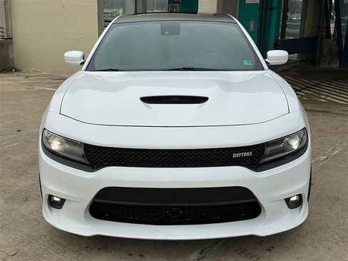 Used 2017 Dodge Charger R/T image 11