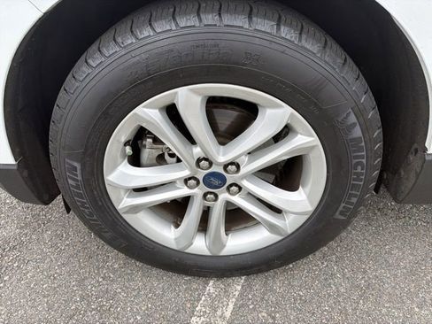 Used 2019 Ford Edge SEL w/ Equipment Group 201A FWD image 9