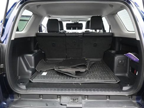 Used 2023 Toyota 4Runner SR5 Premium w/ Moonroof Package AWD/4WD image 32