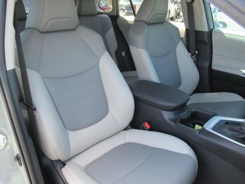 Used 2023 Toyota RAV4 XLE Premium image 10