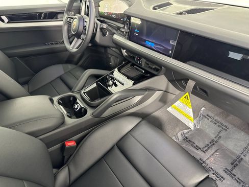 New 2026 Porsche Cayenne image 18