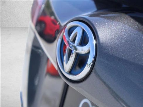 Used 2018 Toyota RAV4 Limited AWD/4WD image 29