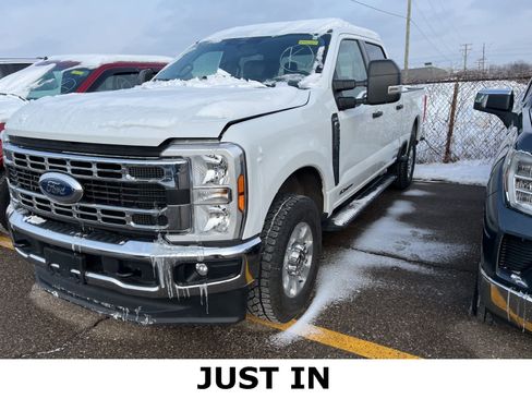 Used 2024 Ford F250 XLT image 1