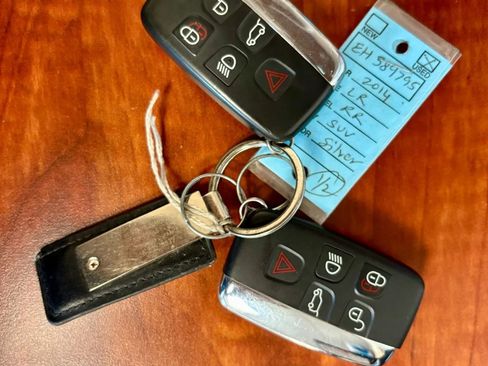 Used 2014 Land Rover LR2 HSE image 36