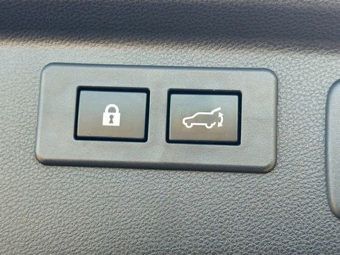 Used 2022 Subaru Forester Premium AWD/4WD image 31