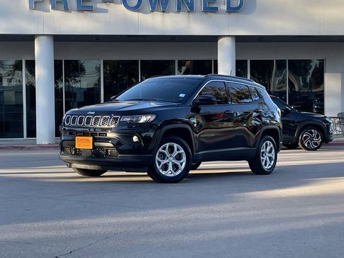 Used 2024 Jeep Compass Latitude image 2