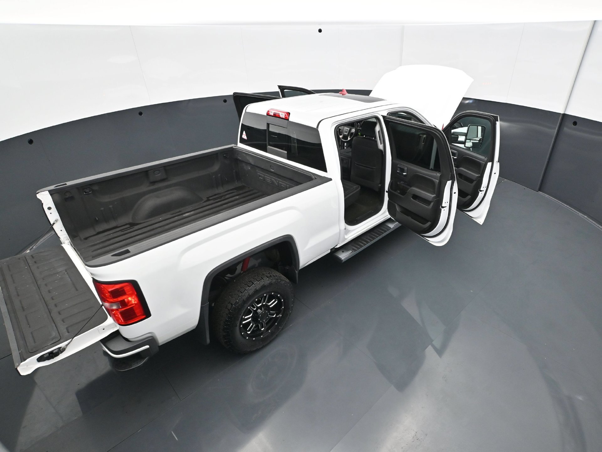 Used 2016 GMC Sierra 2500 Denali w/ Driver Alert Package AWD/4WD image 43