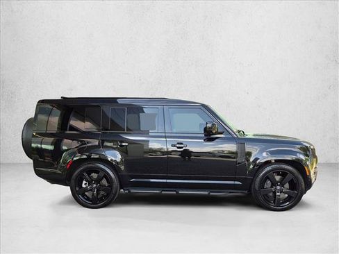 Used 2025 Land Rover Defender 130 X-Dynamic SE AWD/4WD image 4