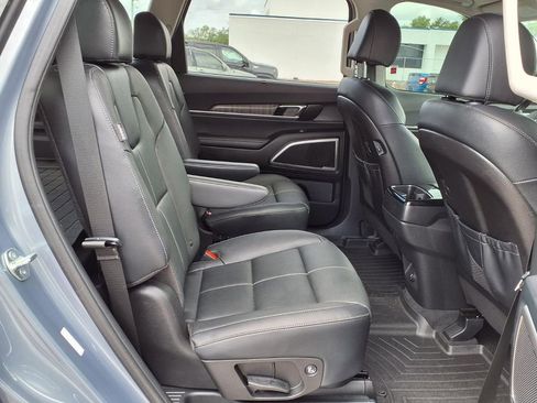 Used 2024 Kia Telluride EX w/ EX Captain's Chair Package FWD image 15
