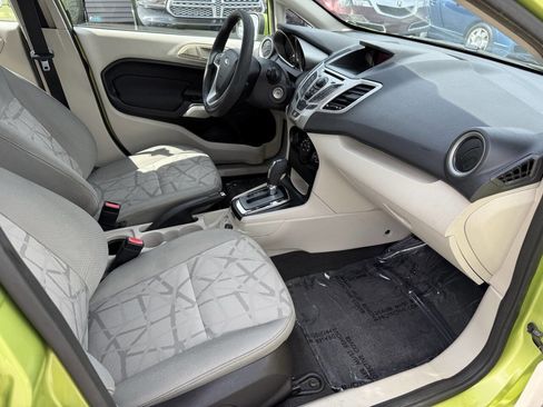 Used 2011 Ford Fiesta SE w/ 201A Rapid Spec Order Code image 9