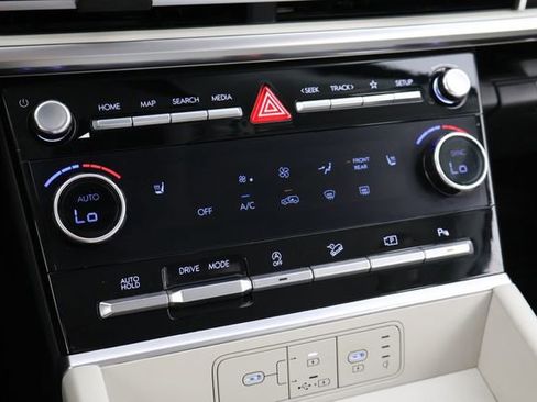 Used 2025 Hyundai Santa Fe SEL FWD image 24