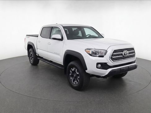Used 2017 Toyota Tacoma TRD Off-Road w/ Tow Package (A/T) AWD/4WD image 2