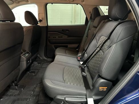 Used 2025 Nissan Pathfinder SV AWD/4WD image 22