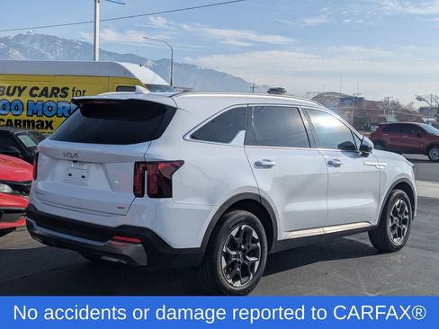 Used 2024 Kia Sorento S image 4