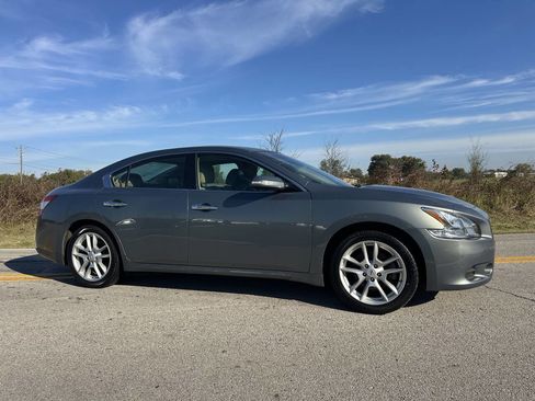 Used 2011 Nissan Maxima 3.5 SV w/ Monitor Pkg image 2