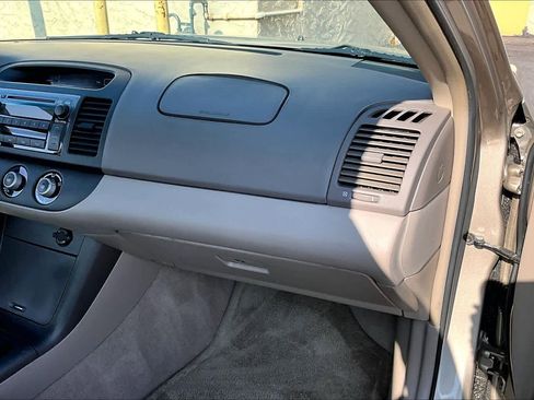 Used 2005 Toyota Camry LE image 17