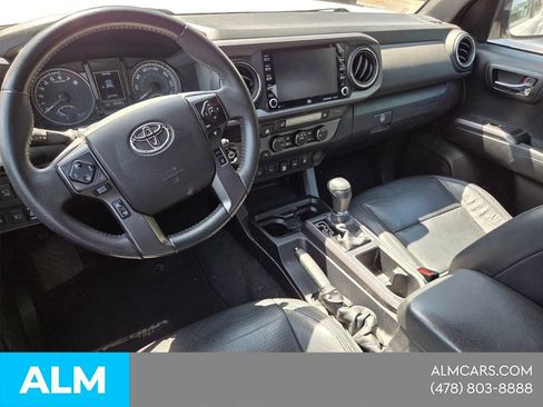 Used 2021 Toyota Tacoma TRD Sport w/ TRD Premium Sport Package AWD/4WD image 4