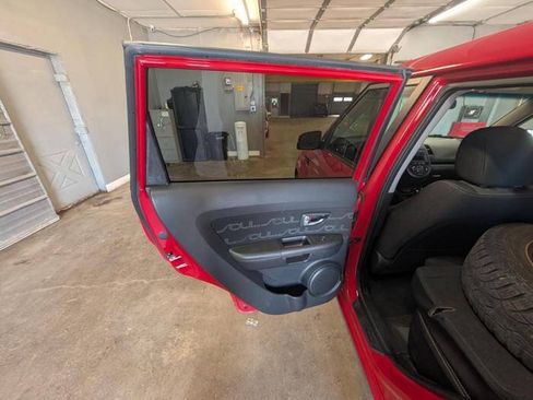 Used 2013 Kia Soul + FWD image 24