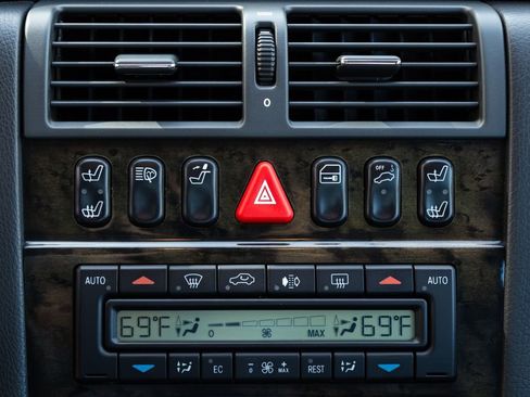 Used 2000 Mercedes-Benz E 55 AMG Sedan image 20