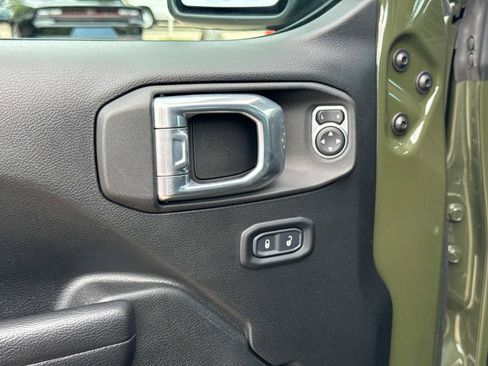 Used 2022 Jeep Wrangler Unlimited Sport AWD/4WD image 17