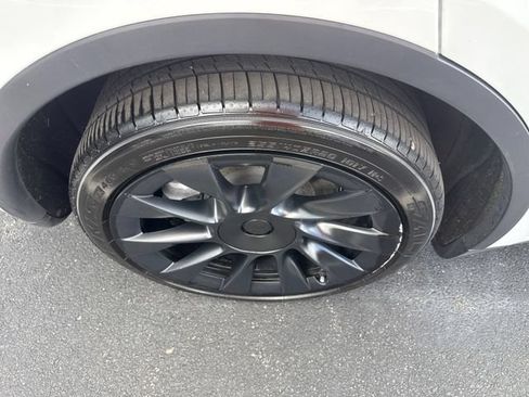Used 2021 Tesla Model Y Long Range AWD/4WD image 12