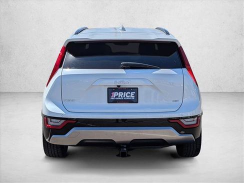 Used 2023 Kia Niro SX Touring FWD image 7